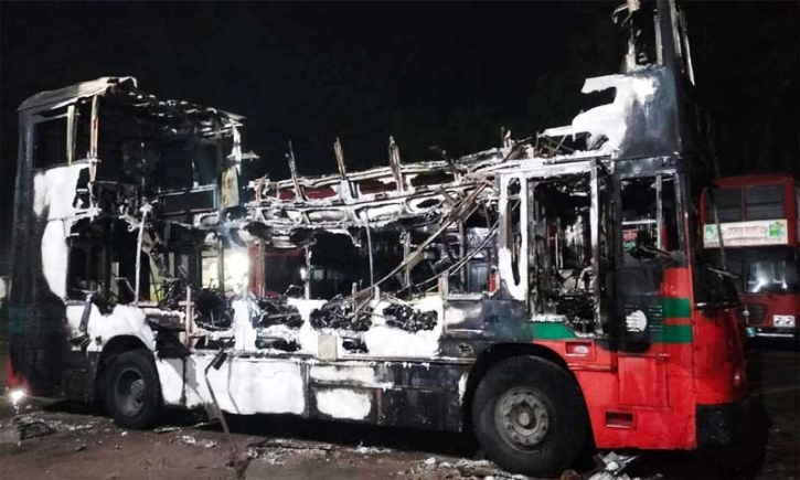 নোয়াখালীতে গভীর রাতে রহস্যজনক আগুনে পুড়ল ৩ বাস