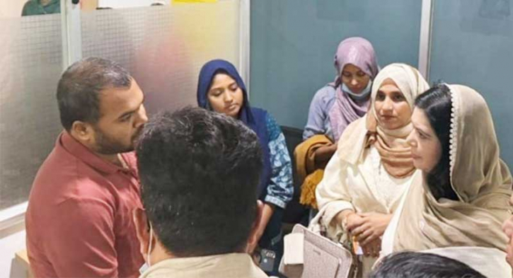 হাদির স্বজনদের সাথে সাক্ষাৎ করেছেন ডা. জোবায়দা রহমান