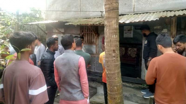 এবার ওসমান হাদির গ্রামের বাড়িতে চুরি