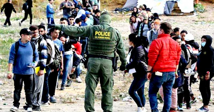 ট্রাম্পের নিষেধাজ্ঞায় আরও ৩০ দেশের নাগরিক