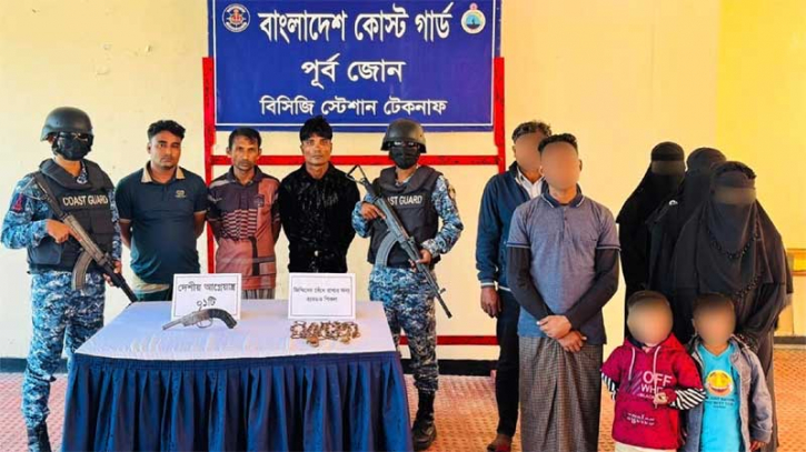 টেকনাফে অস্ত্রসহ ৩ পাচারকারী আটক, নারী-শিশুসহ উদ্ধার ৭