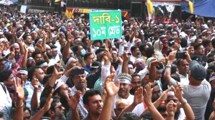 শিক্ষকদের ১১তম গ্রেডের দাবি বাস্তবায়িত হবে জানিয়েছেন উপদেষ্টা