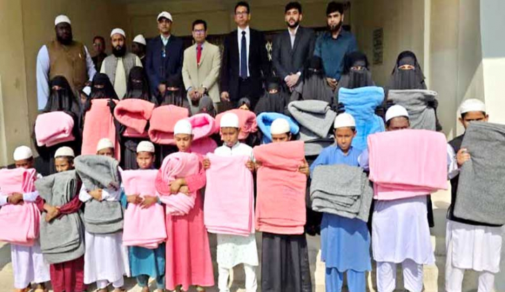 পাঁচবিবিতে এতিমদের মাঝে কম্বল ও শুকনা খাবার বিতরণ