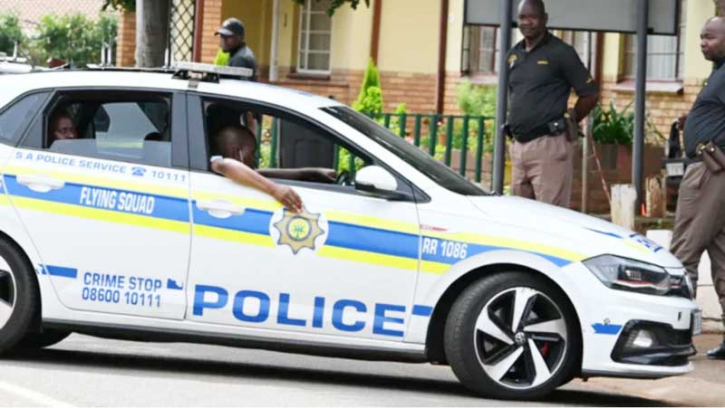 দক্ষিণ আফ্রিকায় এলোপাতাড়ি গুলিতে শিশুসহ নিহত ১১