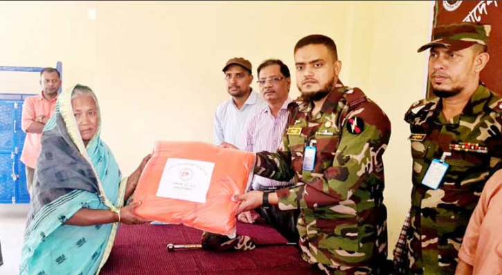 রাঙামাটিতে দুঃস্থদের মাঝে সেনাবাহিনীর শীতবস্ত্র বিতরণ
