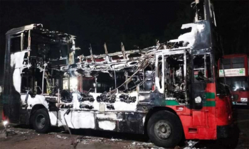 নোয়াখালীতে গভীর রাতে রহস্যজনক আগুনে পুড়ল ৩ বাস