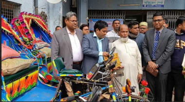 ঝালকাঠিতে ভিক্ষাবৃত্তি থেকে পুনর্বাসনের লক্ষ্যে অটো রিকশা বিতরণ