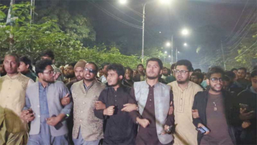 ওসমান হাদিকে গুলি করে হত্যাচেষ্টার প্রতিবাদে ডাকসুর বিক্ষোভ মিছিল