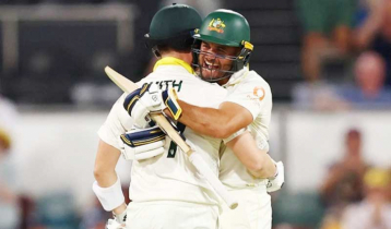 ব্রিসবেনে চারদিনে জিতে ব্যবধান বাড়াল অস্ট্রেলিয়া