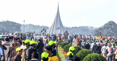 বিজয় উদযাপনে জাতীয় স্মৃতিসৌধে জনতার ঢল