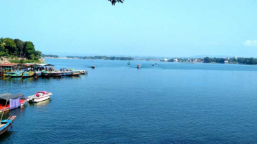 কাপ্তাই হ্রদে পৃথকভাবে পর্যটকবাহী দুই বোট দুর্ঘটনায় পতিত !