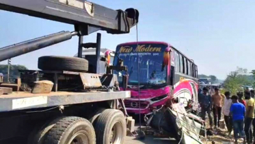 বাসচাপায় একই পরিবারের ৩ জনসহ নিহত 