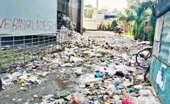 টাঙ্গাইল মেডিকেল কলেজ হাসপাতালের গেইটে ময়লার ভাগাড়!