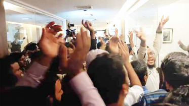 অর্থ উপদেষ্টা সচিবালয়ে ৪ ঘণ্টা অবরুদ্ধ