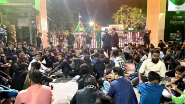 চবি উপ-উপাচার্যের পদত্যাগ দাবিতে ছাত্রদলের বিক্ষোভ