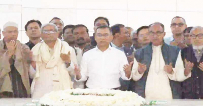 শেরেবাংলা নগরে বাবার কবর জিয়ারত করলেন তারেক রহমান