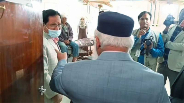 তর্ক করায় ডা. ধনদেবকে দায়িত্ব থেকে অব্যাহতি, শোকজ