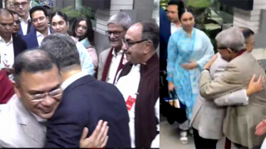 তারেক রহমানকে স্বাগত জানালেন বিএনপির শীর্ষ নেতারা