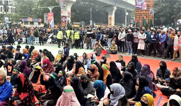 হাদি হত্যা: বিচারের দাবিতে শাহবাগ অবরোধ চলছে