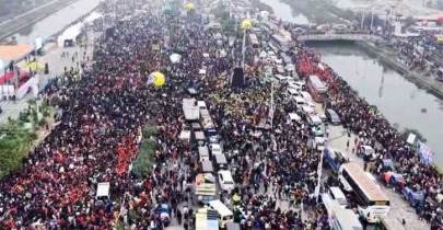 সব পথ যেন মিশেছে ৩০০ ফিট সড়কে