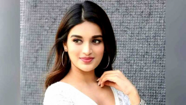 প্রকাশ্যে হেনস্তার শিকার অভিনেত্রী