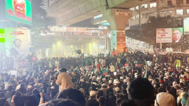  শাহবাগে লোকে লোকারণ্য, স্লোগানে কম্পিত