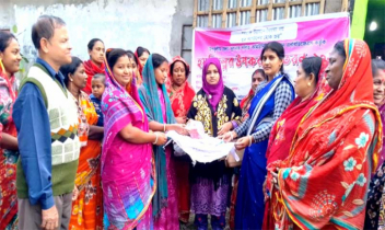 যুব সংগঠনের পক্ষ থেকে হস্তশিল্পের উপকরণ বিতরণ