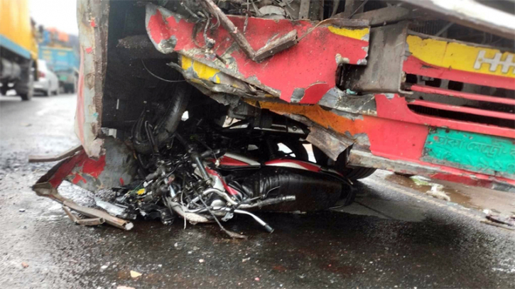 নীলফামারীতে যাত্রীবাহী বাসের সঙ্গে মোটরসাইকেলের  সংঘর্ষ:নিহত দুই