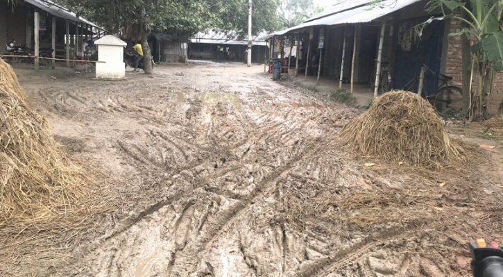ঘোড়াঘাটেরানীগঞ্জ-চাঁদপাড়া গ্রামীণ রাস্তা বেহাল