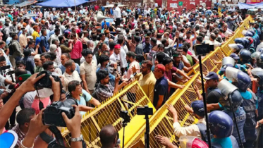 চাকরিচ্যুত বিডিআর সদস্যদের শাহবাগ অবরোধ