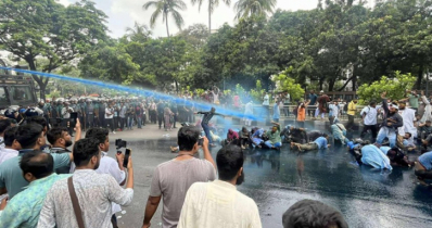 প্রেস ক্লাবে আন্দোলনকারীদের ওপর জলকামান-সাউন্ড গ্রেনেড নিক্ষেপ
