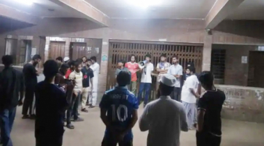 জাবি শিক্ষার্থীর মৃত্যু ঘিরে চিকিৎসা কেন্দ্র অবরোধ