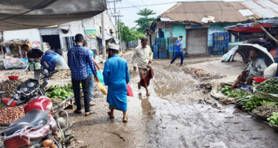 নিভুনিভু প্রদীপ ঐতিহ্যবাহী কপিলমুনি বাজার