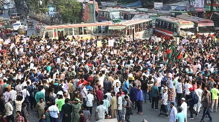 বরিশাল-ভোলা সেতুর দাবিতে শাহবাগ অবরোধ