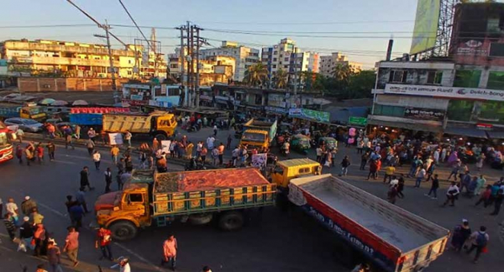 ফেনীতে বিএনপি প্রার্থী মিন্টুর গাড়ি বহরে হামলা, আহত ১০