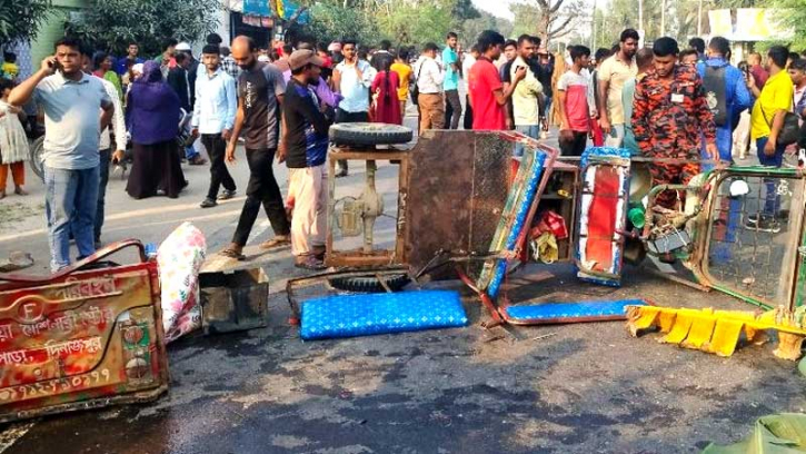 বাস-ইজিবাইক সংঘর্ষে নিহত চারজন