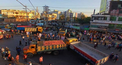 ফেনীতে বিএনপি প্রার্থী মিন্টুর গাড়ি বহরে হামলা, আহত ১০