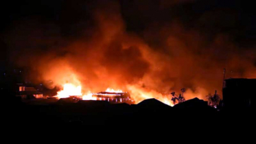 নিয়ন্ত্রণে আসেনি কড়াইল বস্তির আগুন