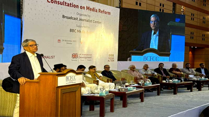 বিভক্তির কারণেই সাংবাদিকরা রাজনীতিকদের পকেটে ঢুকে পড়েন: ফখরুল