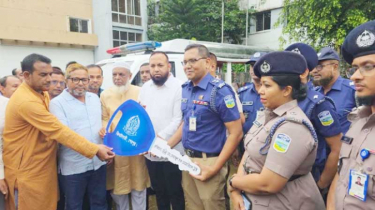 ঝিনাইগাতীতে থানাকে পিকআপ ভ্যান উপহার