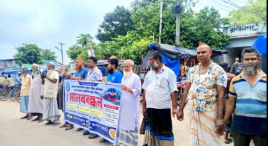 রাণীনগরে রেলের অস্বাভাবিক খাজনা বৃদ্ধির প্রতিবাদে মানববন্ধন