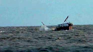 বঙ্গোপসাগরে ৩ ট্রলার ডুবি