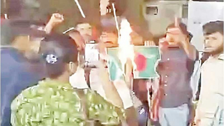 ভারতের পুনেতে বাংলাদেশ স্টল গুঁড়িয়ে দিল হিন্দু জঙ্গিরা