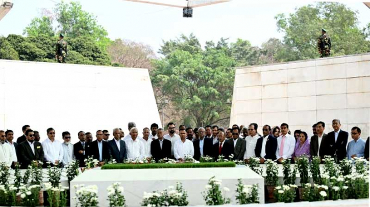 জিয়া উদ্যানে সমাধিতে প্রধানমন্ত্রী ও মন্ত্রিসভার সদস্যদের শ্রদ্ধা