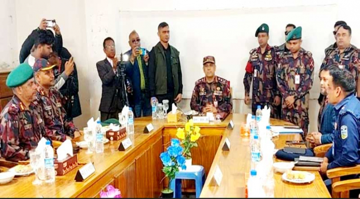 ঝিনাইগাতীতে নিরাপত্তা ব্যবস্থা পর্যবেক্ষণে বিজিবির মহাপরিচালক