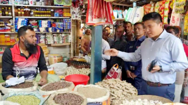 মুল্য তালিকা না থাকায় হিলিতে দুই মুদি দোকানীর জরিমানা  