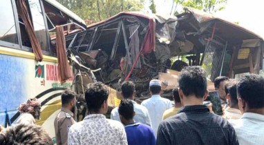 দুই বাসের মুখোমুখি সংঘর্ষে নিহত ২