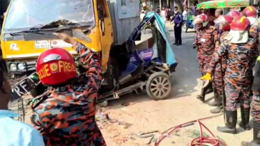 গাইবান্ধায় কাভার্ডভ্যানচাপায় নিহত ২