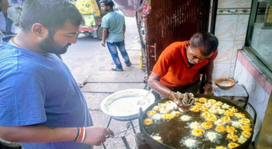 শেরপুরে ইফতারে মাসকলাইয়ের জিলাপির জনপ্রিয়তা বাড়ছে