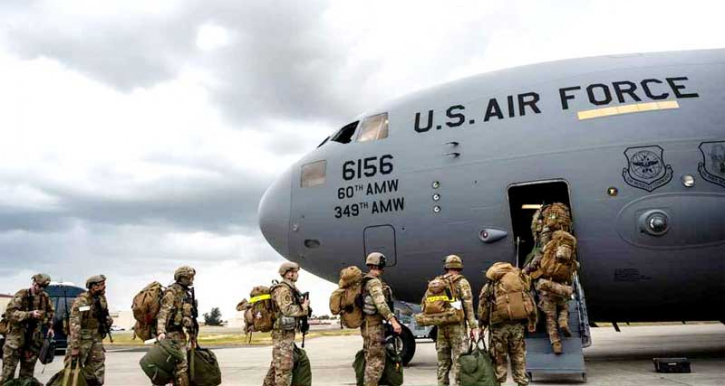 কাতারের মার্কিন ঘাঁটি ছাড়তে কর্মকর্তাদের নির্দেশ